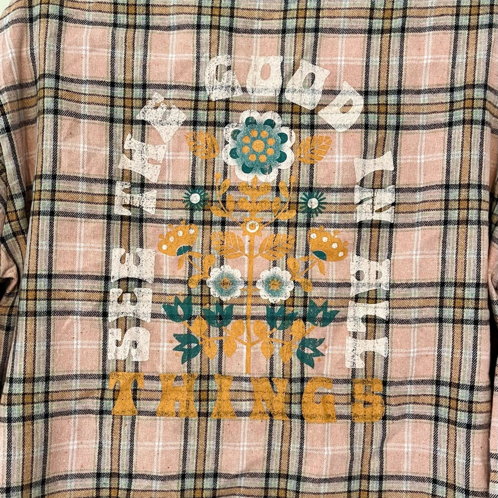 NWT Altar'd State Pink and Tan Plaid Cropped Flannel XS Graphic Detail on Back - Picture 4 of 11